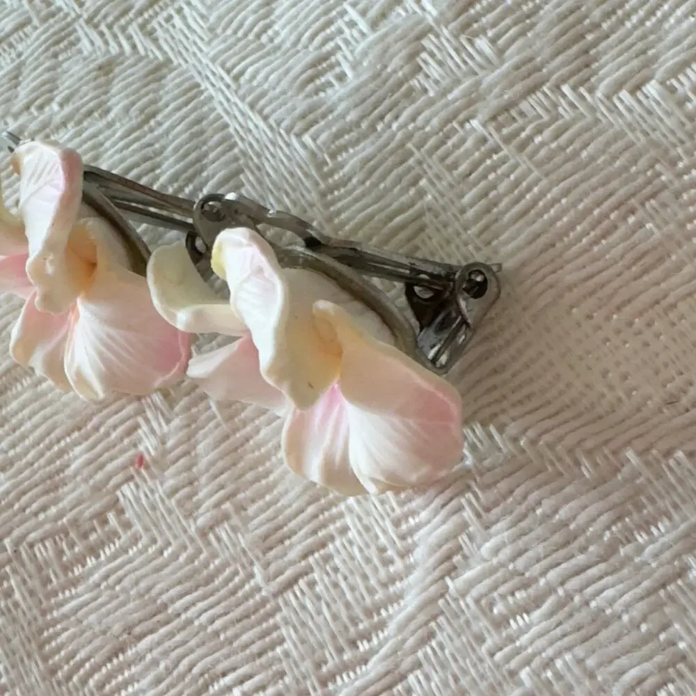 Vintage 1960’s Flower Earrings Hawaiian Tiki Pink Clip Ons with Pearl Center